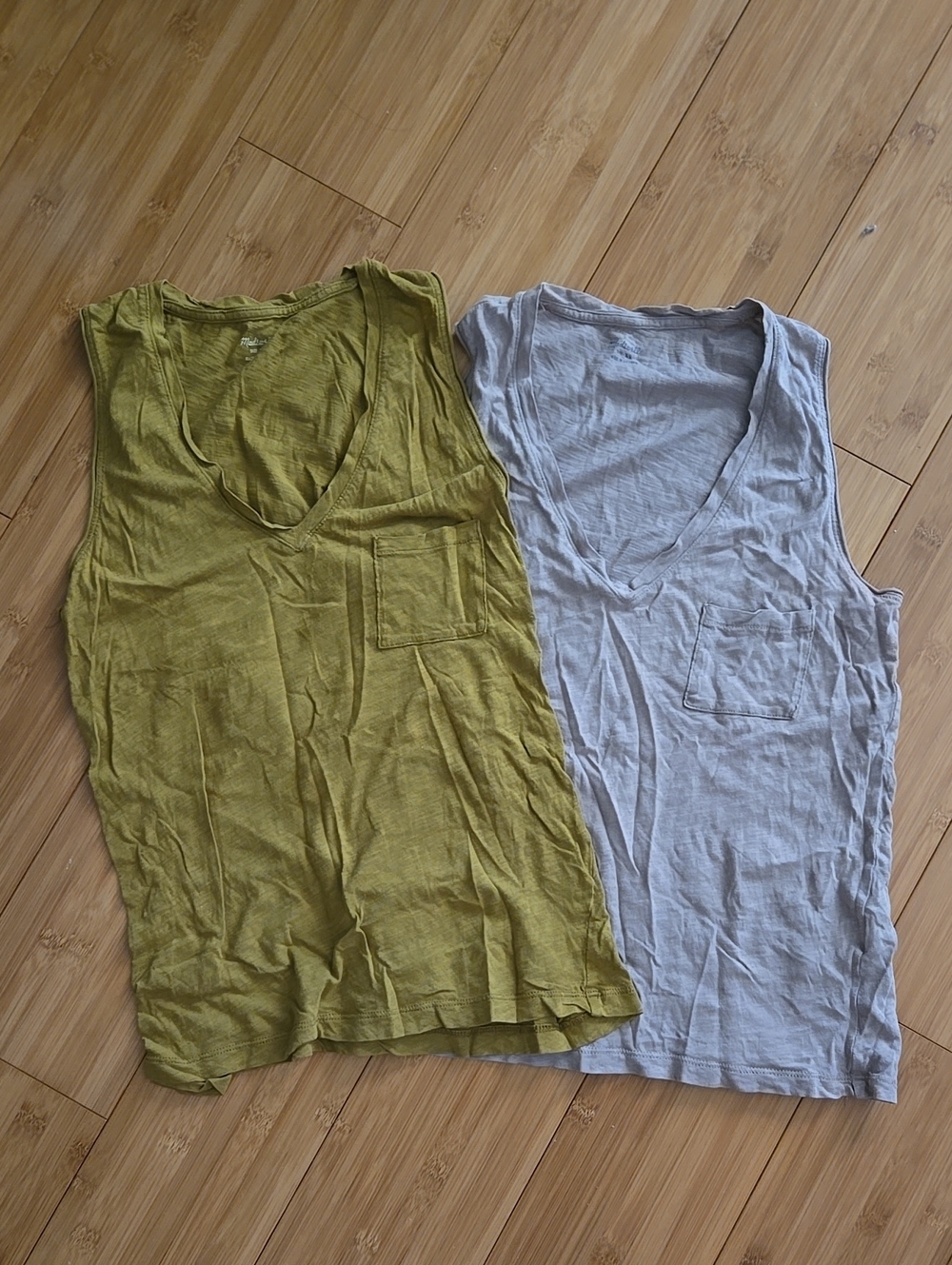 Madewell V-Neck Pocket Tank Bundle - XS